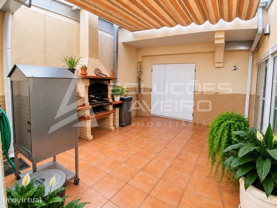 Moradia T4+1 | Piscina Coberta | Ginásio | Dois Lotes Urbanos | Cen...