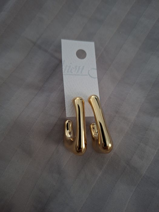 Kolczyki w kolorze złotym