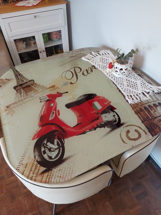 Mesa  com 4 cadeiras