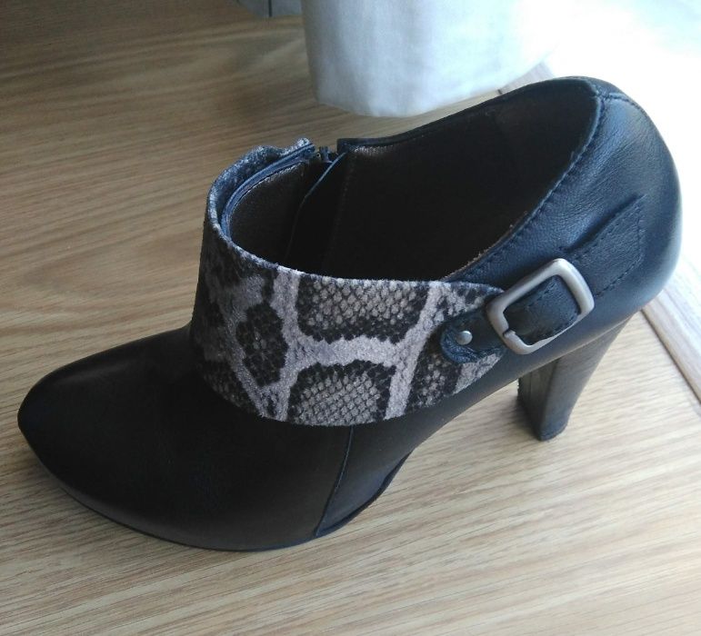 Bota / Botin preta/snake nº39