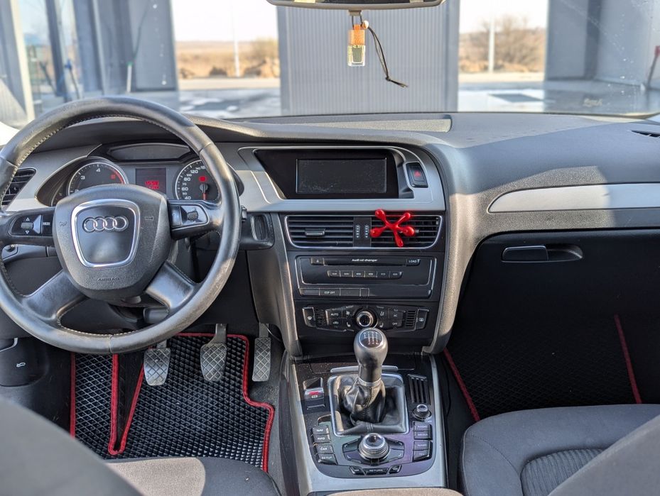 Audi a4 b8 2008  2.0 диз/мех