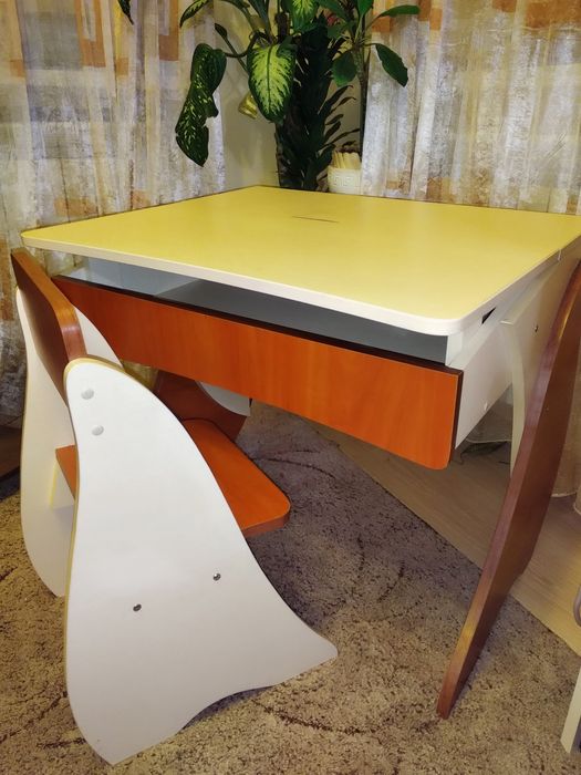 Парта детская со стулом