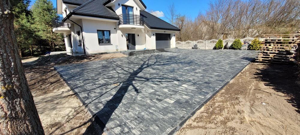 Układanie kostki brukowej, prace ziemne