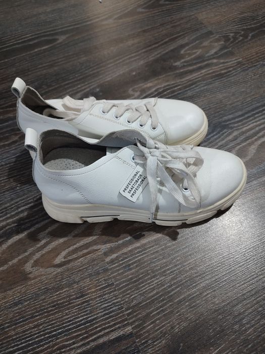 Віддам жіночі речі та взуття розмір в основному 46/48