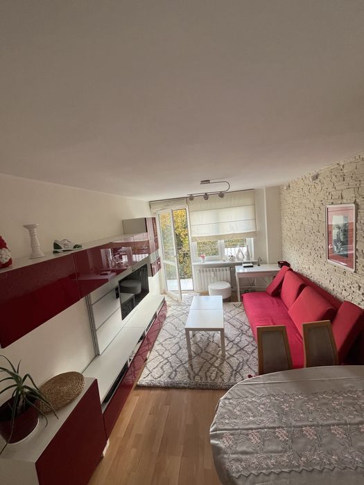 Mieszkanie przy  AWFIS dla 2 studentow, 2 pokoje + salon z kuchnią, balkon, 3 pietro, od zaraz.