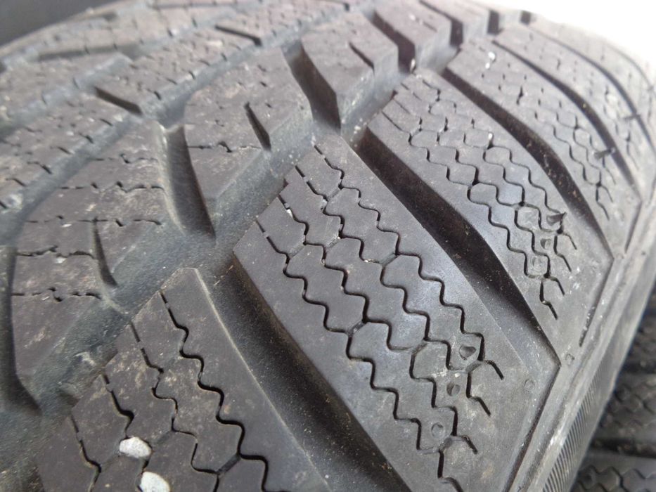 opony zimowe 215/65/16 z 2023 roku