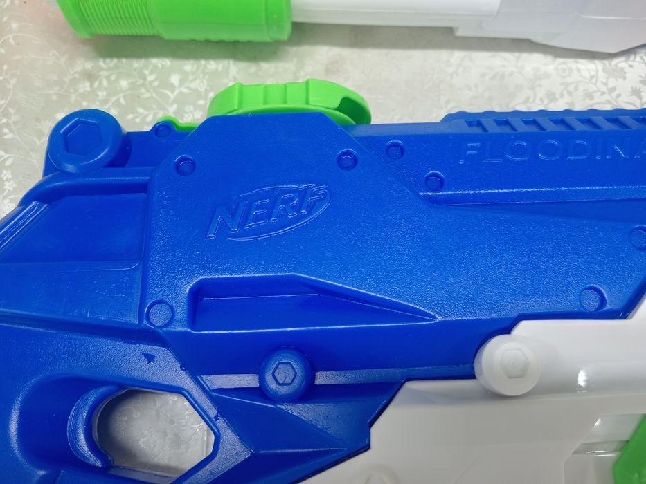 Продається водяний пістолет NERF серія  SUPER SOAKER