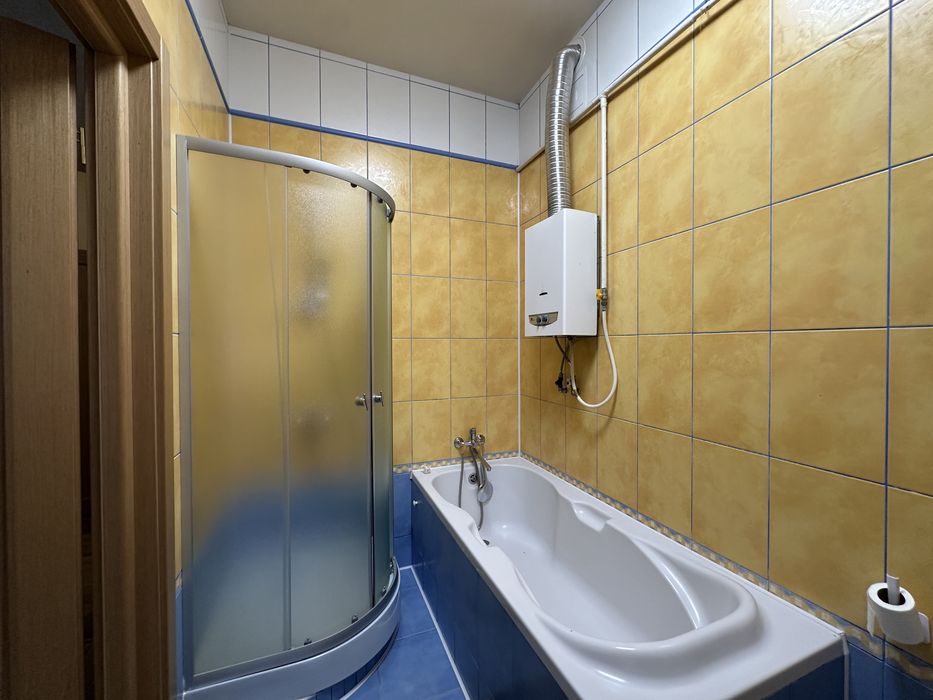 Трикімнатна в центрі біля Авангарду