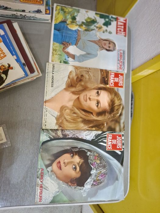 Revistas vintage francesas  audrey hepburn ursula andress
