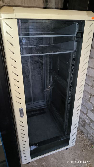 Шафи серверні та стійки 6U 9U 12U 15U 25U 27U 33U 37U 42U