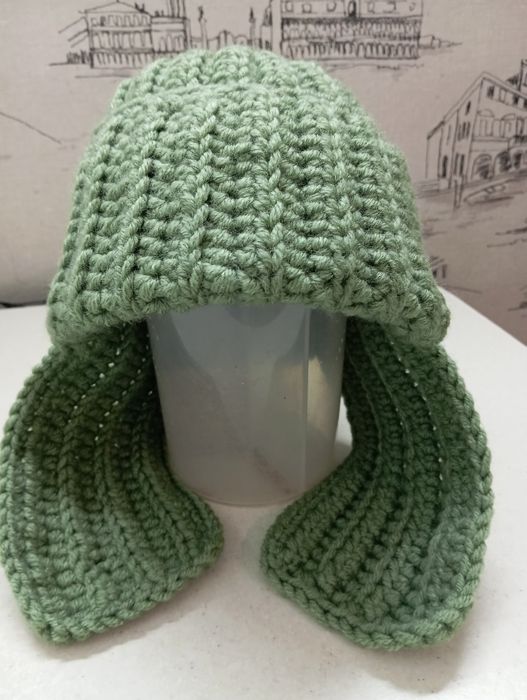 Шапка ушанка в'язана ручна робота.