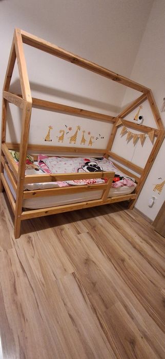 Łóżko drewniane domek