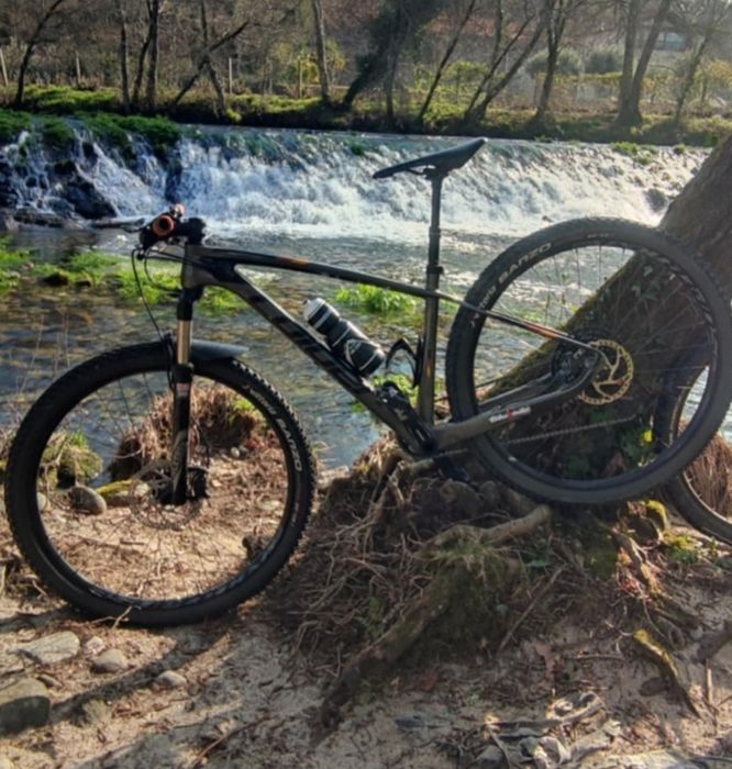 Bicicleta  em CARBONO Coleur Roda 29