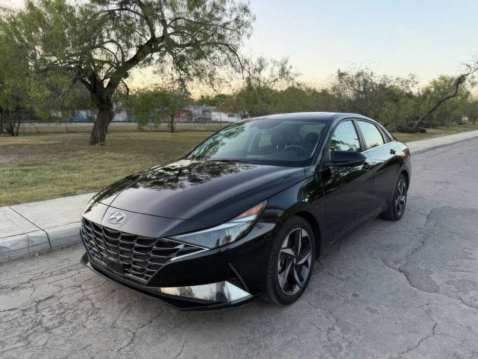 Hyundai Elantra Limited      2022