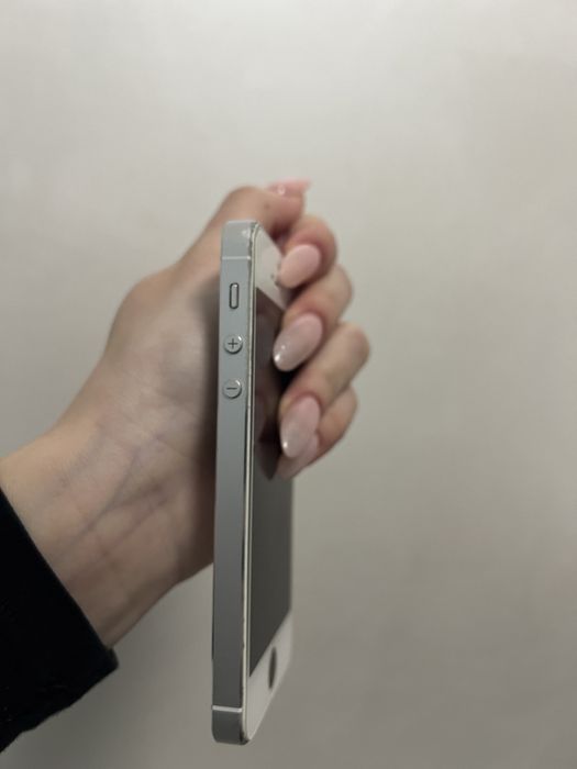 Телефон Apple айфон 5 s