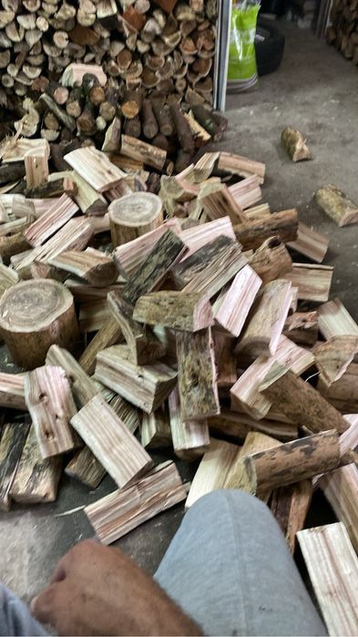 Vendo lenha seca de pinho e australia
