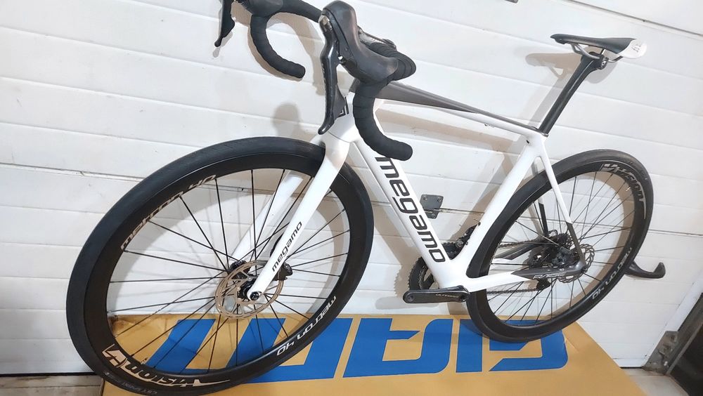 Megamo Raise e Roubaix Disco t52