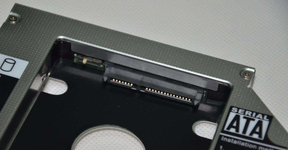 Adaptador caddy para discos no lugar do CD/DVD