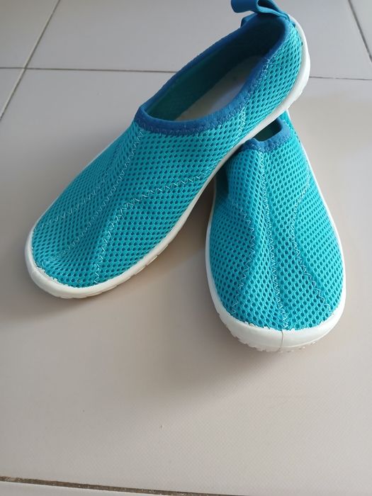 Sapatos / sapatilhas de água 32/33.