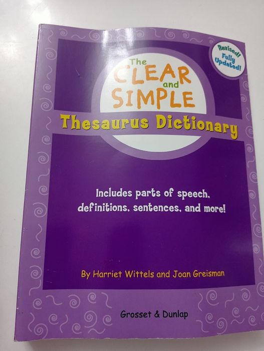The Clear and Simple Thesaurus Dictionary (lekko pofalowany)