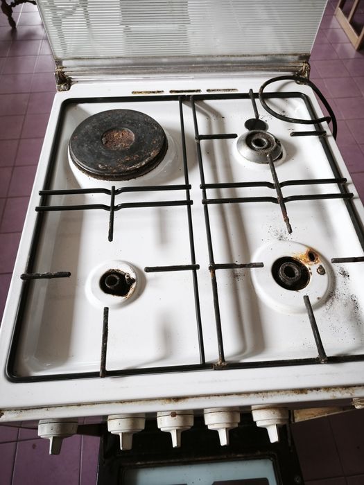Forno com fogão de 4 bocas