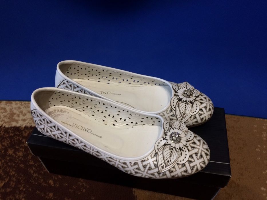 Белые кожаные балетки VICINO 39 размер