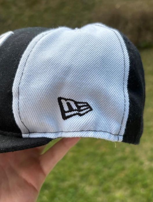 New Era x DcShoes. Czapka z daszkiem