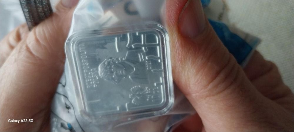 Moneta srebrna na zdięciu