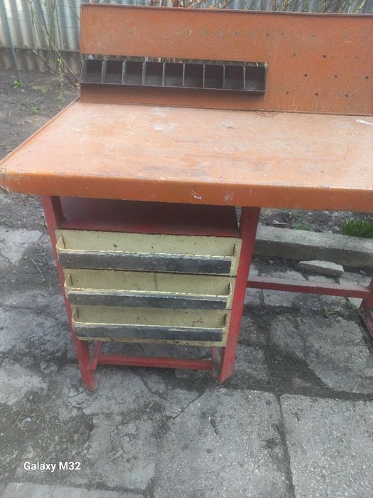 Продам слесарный верстак