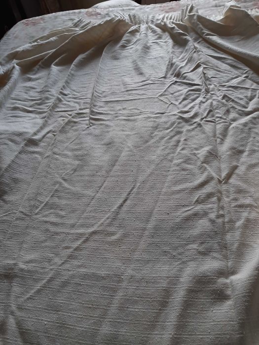 Par de cortinados em tecido liso