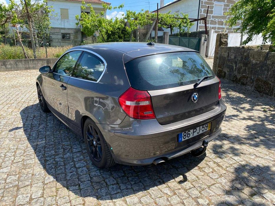 BMW Série 1 118d c/ gancho reboque
