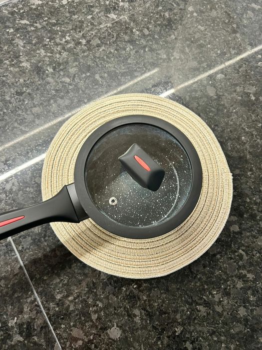 conjunto de 6  panelas de indução antiaderente.