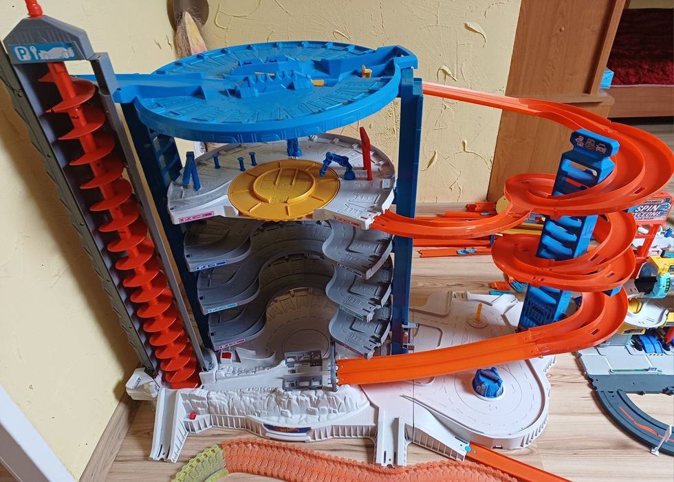 Hot wheels Super Ultimate parking