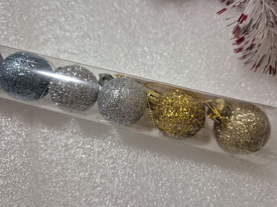 Новогодние игрушки, дождик