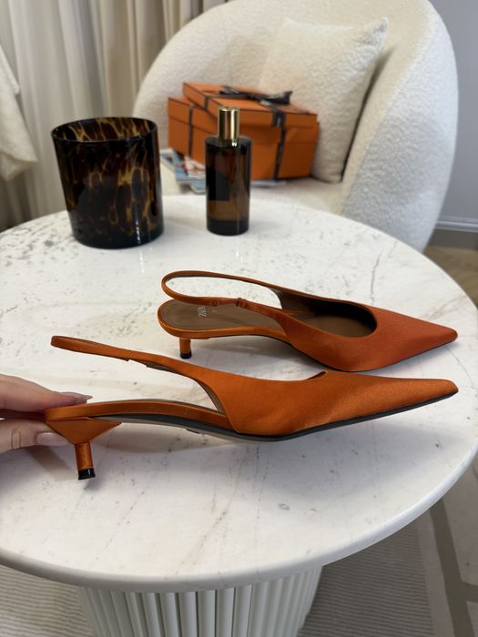 Помаранчеві туфлі Zara 37