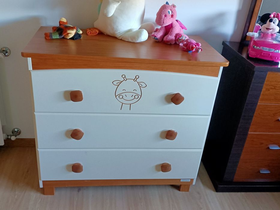 Mobília de criança em bom estado