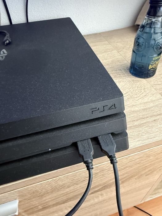 Vendo PS4 PRO 1T