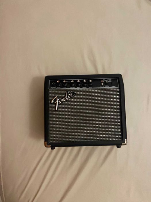 Conjunto de guitarra elétrica e extras necessários (como novos)