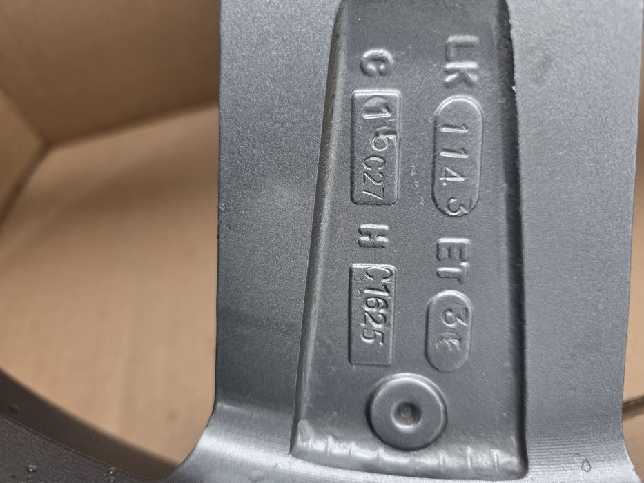 Диски литі легкосплавні 5/114,3r19 8.5j ET 35 dia 64.1 Tesla  Model³