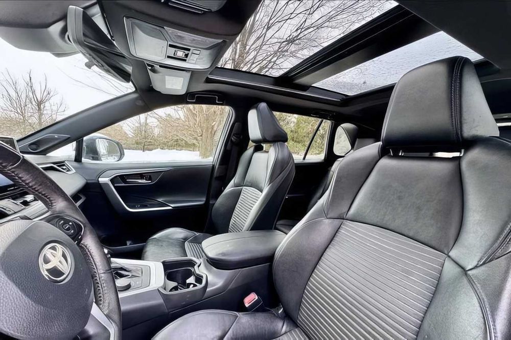 Toyota RAV4 Hybrid XSE      2021