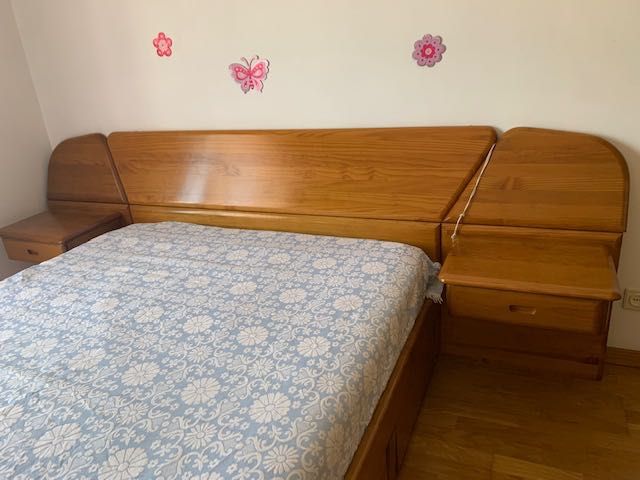 Cama de casal em madeira maciça, mesinhas d cabeceira, colchao, gavet