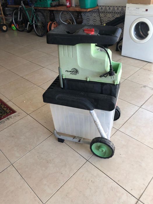 Maquina trituradora de folhas e galhos