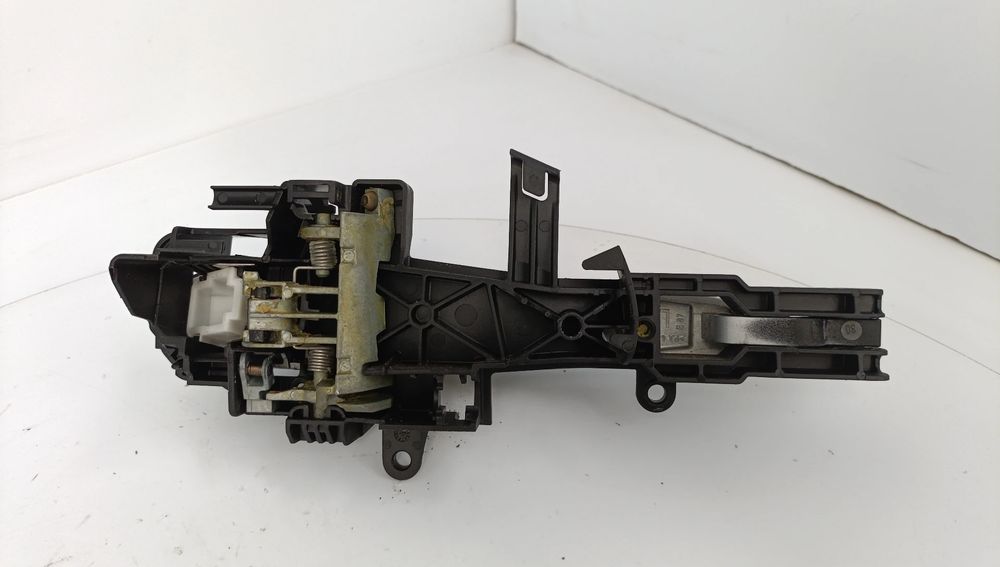 Puxador porta trás esquerdo BMW 1 (E81)