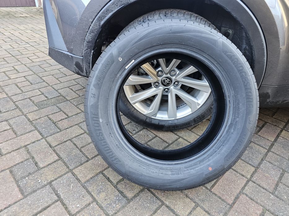 Opony Bridgestone 215/60 R17 nowe 4 szt