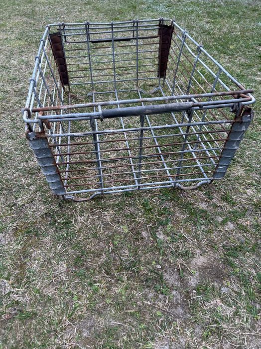 Druciany kosz na chleb z czasów PRLu