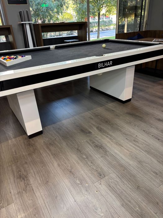 Vendo bilhar preto e branco/mesa de jantar