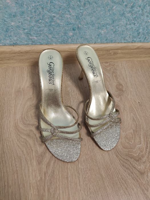 Босоніжки блискучі на випускний 38 р