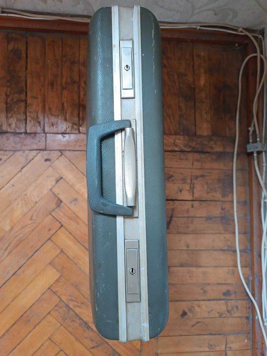 Продам чемоданы советские