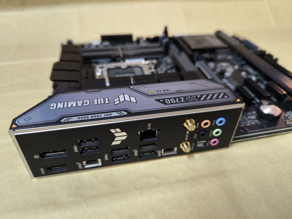 Материнська плата Asus TUF GAMING Z790-PLUS WIFI DDR5