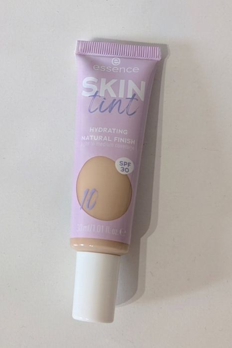 Essence krem koloryzujący do twarzy SKIN tint